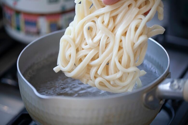 「冷凍うどん」はひとり暮らしの先輩たちの“神食材”（画像：イメージ）