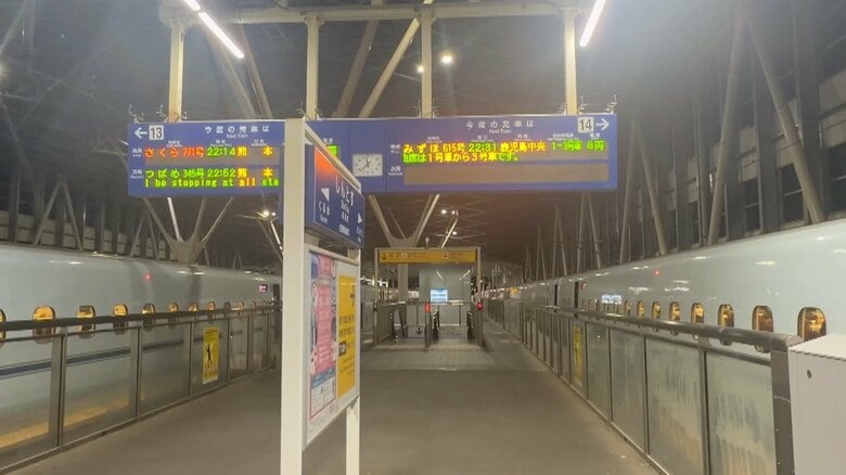 新鳥栖駅で止まる車両（13日午前0時ごろ：視聴者撮影）