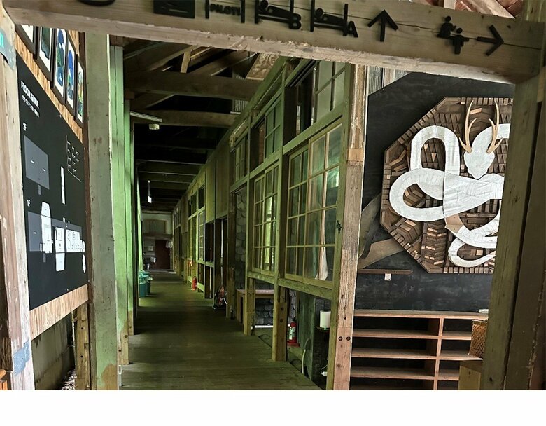 廊下は当時の趣を残したまま、壁が取り払われている