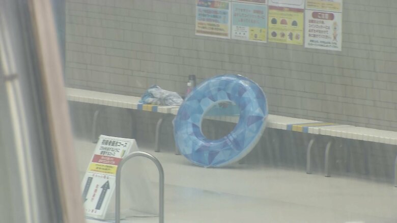 薬品の誤投入が起きた温水プール。利用者ら200人が避難したという。