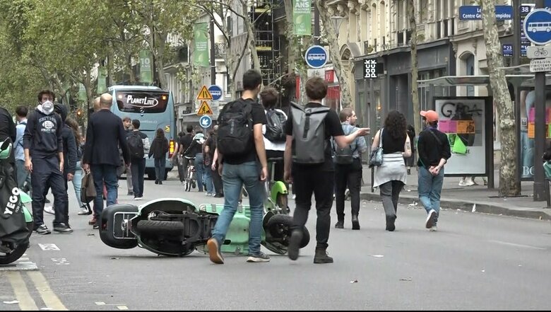 「全てを止めよう（Bloquons tout）」デモ（10日）