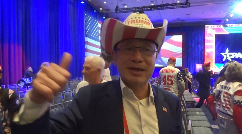 「歴史的だ」と演説に涙ぐむ有名なトランプ支持者の男性