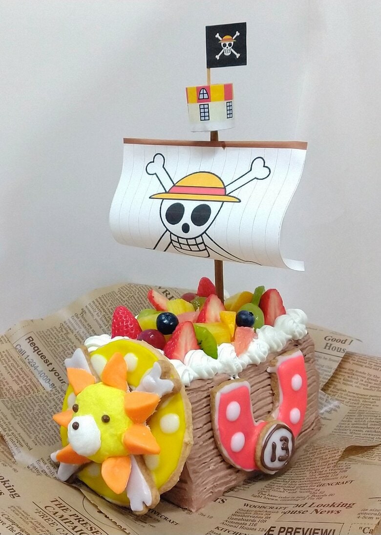 息子さん4歳の誕生日にあっぷるさんが作ったワンピースのサニー号のケーキ（提供：あっぷるさん）