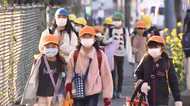 一部で学校が再開 「6年生は最後の4日間大切に」…喜びの声の一方で感染拡大による休校継続も