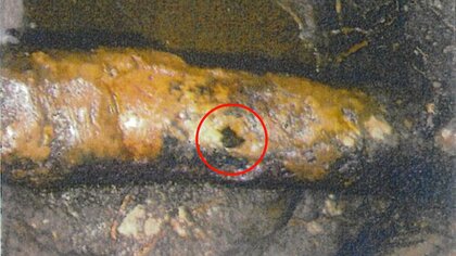 8カ月以上漏水続く 60年以上前の水道管 都営アパート分譲の店舗