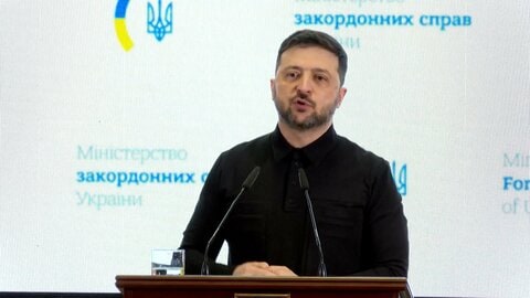 ゼレンスキー大統領が米フロリダ州に到着、トランプ大統領と和平案協議へ　ロシア側は譲歩しない構え　合意の道筋示せるか焦点