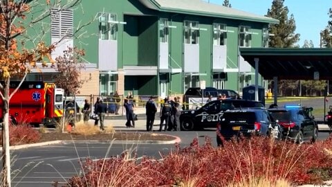 米・オレゴン州　小学校で少年が銃乱射　児童と教員あわせて4人死亡