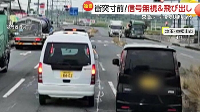 ウィンカーつけずにスピードアップする車