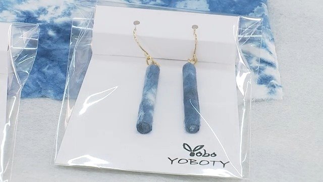 諸吉さんが製作した「因州和紙」のアクセサリー