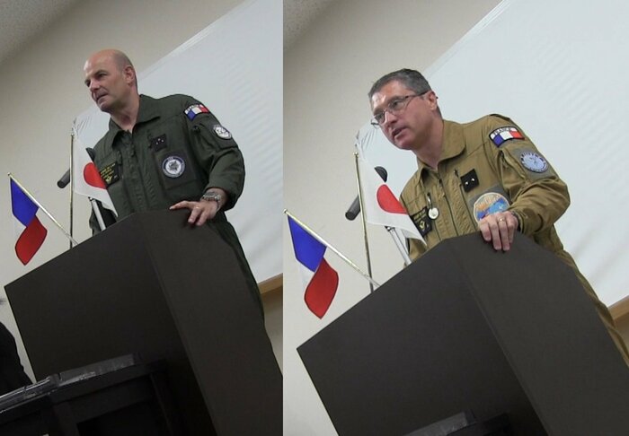 フランス航空宇宙軍アダン少将(左)トマ准将(右)(7/19・百里基地)