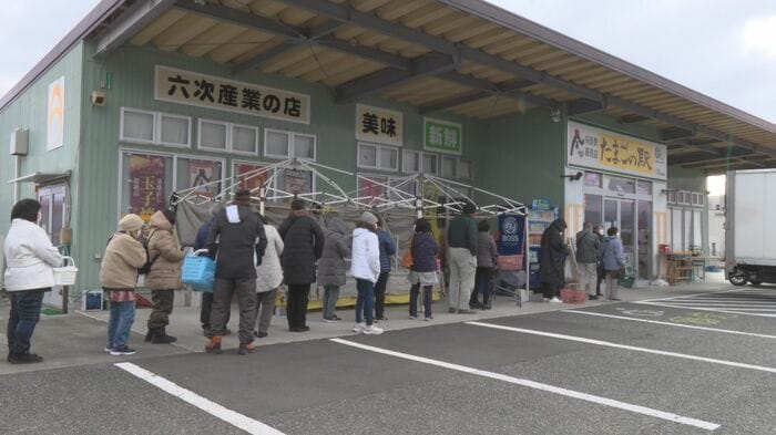たまごの駅　大寒たまごを求める行列
