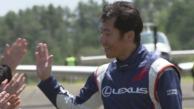 ファンと触れ合う室屋選手