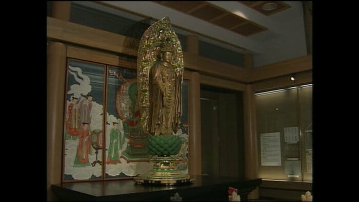 称名寺の本尊・木造弥勒菩薩立像の複製