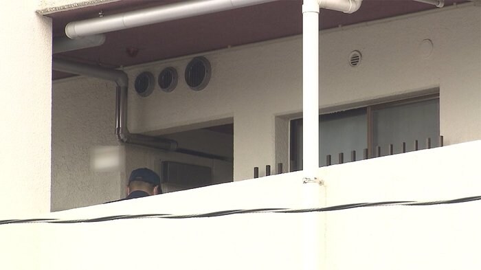 放り投げられ2歳男児重体 「泣きやまないので」父親逮捕