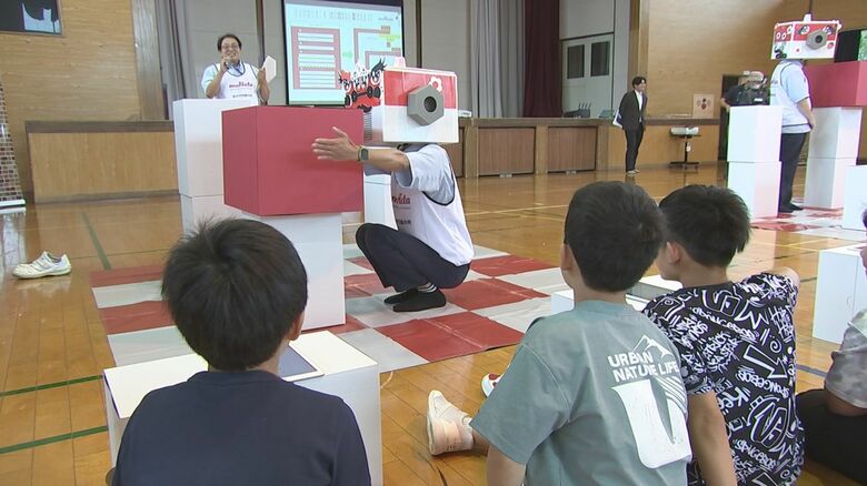 小学校でプログラミングの出前授業　盛岡市の電子部品メーカー　岩手県｜FNNプライムオンライン
