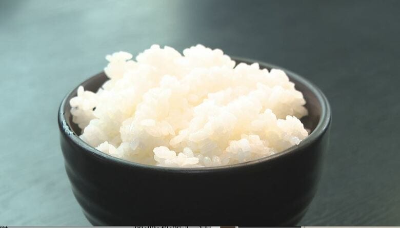 米の価格下落で「ライス食べ放題」100円→50円に　人気ラーメン店が平日のランチ限定で　「サラリーマンには助かる」　一方、店側に戸惑いも「農家の現状を知るとそんなに下がってはいけない」｜FNNプライムオンライン