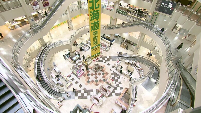 貴重な“バブル期の遺産”優美な「スパイラルエスカレーター」　鳥取のデパートに設置され35年…今も現役で活躍中｜FNNプライムオンライン