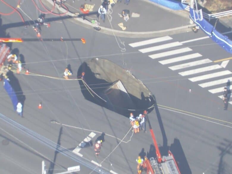八潮道路陥没　転落して死亡したトラック運転手の遺族が県を提訴　約1億2500万円の損害賠償求める｜FNNプライムオンライン
