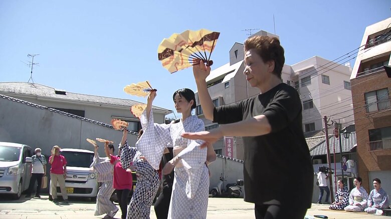 プロの芸妓たちが舞う「浮かれ唐人」 約60年ぶりの奉納に込める思い　4年ぶりの開催「長崎くんち」｜FNNプライムオンライン