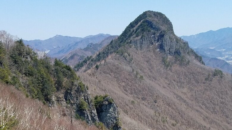 八ヶ岳の展望と特異な山容で知られる岩峰「天狗山」で転倒　群馬県の53歳女性がすねを骨折する重傷　浮き石でバランス崩す　長野県の防災ヘリが救助｜FNNプライムオンライン