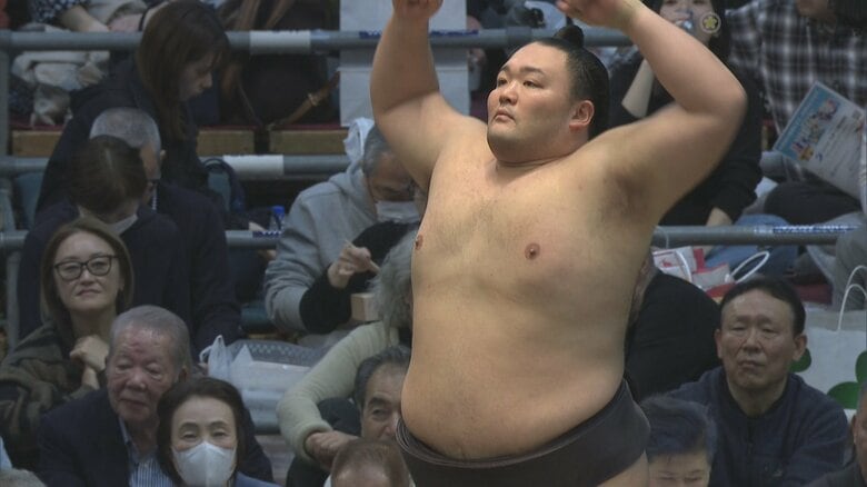 朝乃山が4連勝で勝ち越し決める！幕内復帰後2場所連続　万全の相撲で琴栄峰を寄り切る【大相撲春場所 12日目結果】｜FNNプライムオンライン