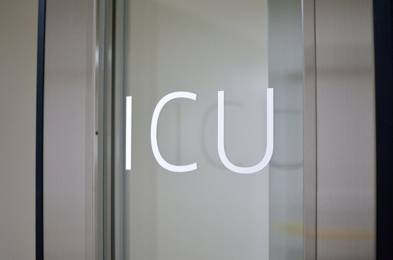 そのまま入院となった80代の女性に必要となったのが保証人（画像：イメージ）