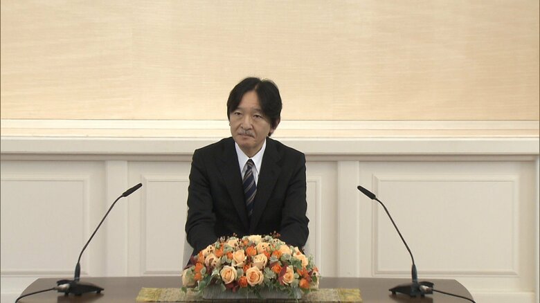 誕生日に先立ち会見が行われた