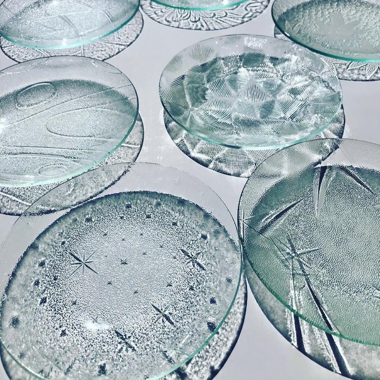 “昭和ガラス”が令和に人気…逆境の中、老舗ガラス店の3代目が皿にリメイクした理由