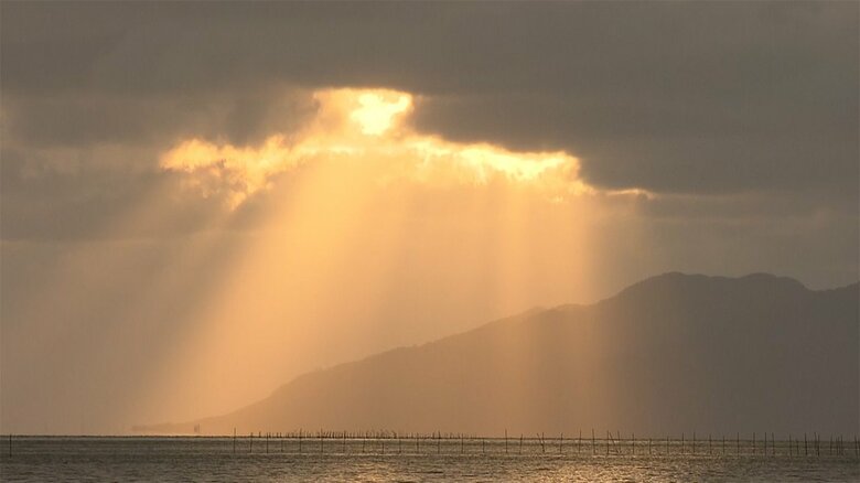 宍道湖に差し込む夕日