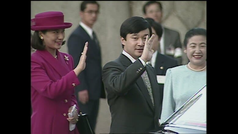 縮景園をお発ちになる皇太子ご夫妻