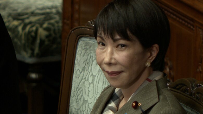 質問を聞く高市首相