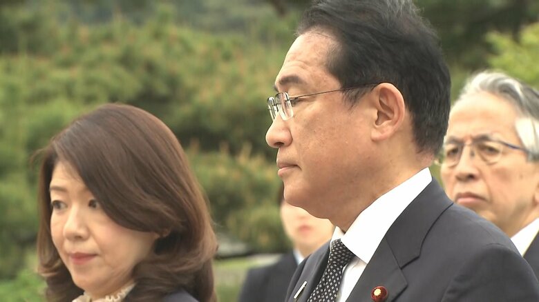 7日午後、ソウルの国立墓地を訪れた岸田首相
