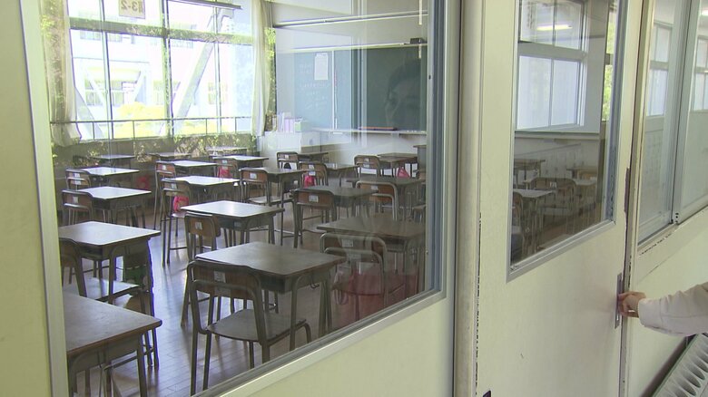 このクラスは教室の鍵も開いていない！