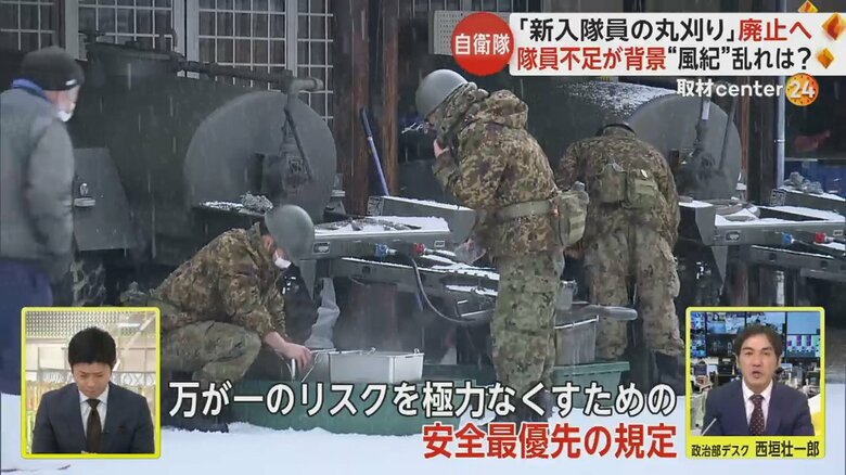 雪の中で活動する自衛隊員たち