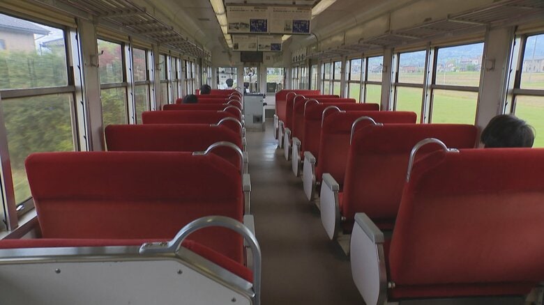 車内メロディーが流れる富山地方鉄道の車内