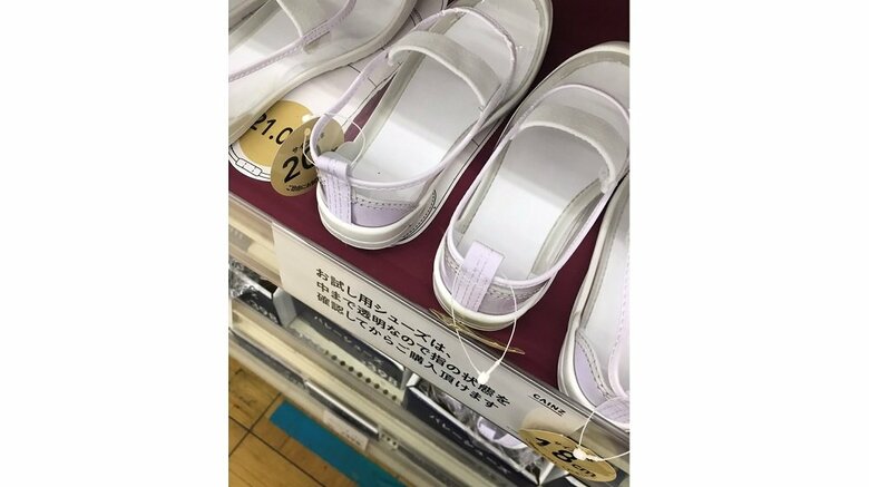 カインズに設置されている“お試し用シューズ”