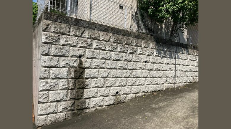 擁壁の例。住宅街でもみられる（画像提供：さくら事務所）