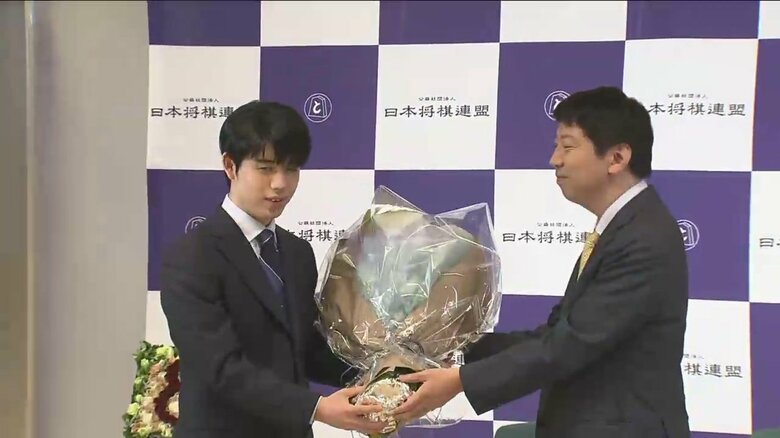 地元・名古屋で会見を行った藤井聡太八冠(21)