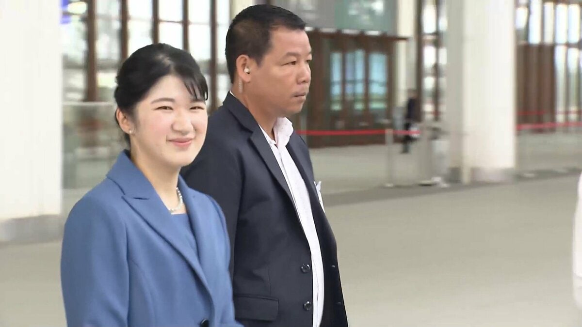 愛子さま青いパンツスーツ姿でラオスのメコン川沿いの古都