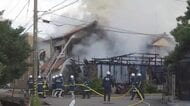 「平屋の一般住宅が炎上している」通行人が目撃した羽咋市の火事、隣接2棟にも延焼し80代男性がやけど