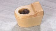 あんこで満たして蓋を…インパクト大のもなか「トイレの最中（さいちゅう）」 【愛知発】