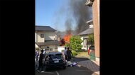 住宅全焼 85歳男性連絡取れず 隣接する6棟にも被害