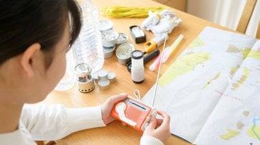 災害で見直される「防災ラジオ」の価値…ネット全盛の時代だからこそ求められている理由