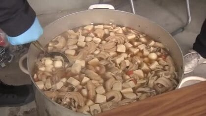 4つの町内会で共同開催　災害時の炊き出し訓練を兼ねた芋煮会　水で戻したパスタで焼きそばも