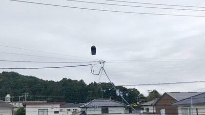空に浮かぶ謎の「真っ黒な物体」　落下後は電柱に迫る大きさに伸び…その正体は？【福島発】