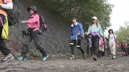 富士山山頂付近で落石 頭を直撃 29歳女性が死亡 登山道は
