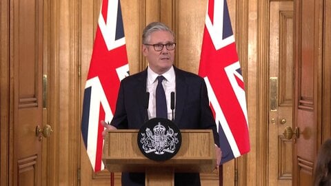 イギリス首相が辞意表明か　「22日にも」と現地メディア　マンチェスター市長の下院補欠選勝利で退陣求める声急速に強まる