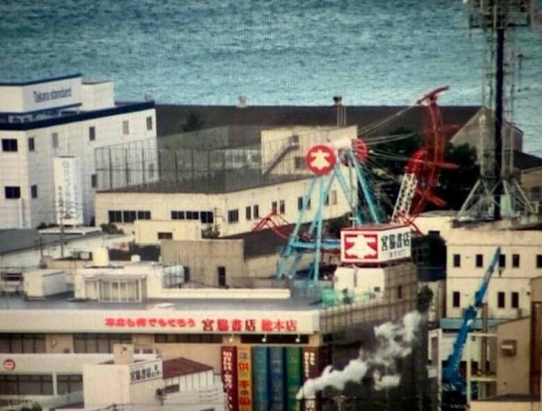 高松市の宮脇書店総本店にある高さ約４０メートルの観覧車　老朽化などで撤去　７年ほど前まで営業【香川】｜FNNプライムオンライン