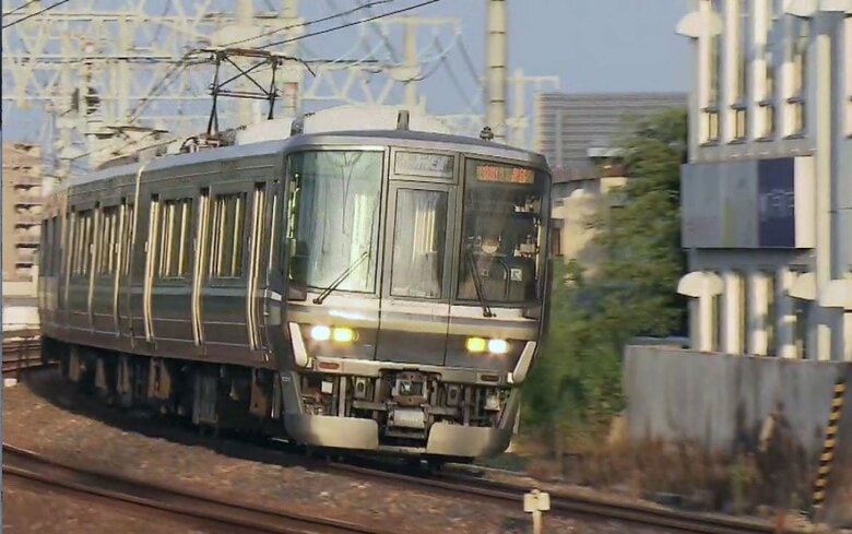 「車掌が喫煙」乗客から連絡　JR京都線で走行中の車掌室で喫煙判明「執務態度について指導徹底」とJR西｜FNNプライムオンライン