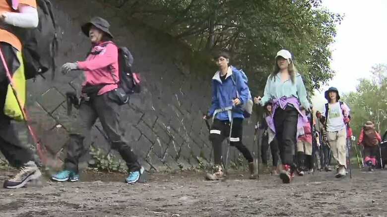 富士山山頂付近で落石　頭を直撃…29歳女性が死亡　登山道は通行止めに｜FNNプライムオンライン